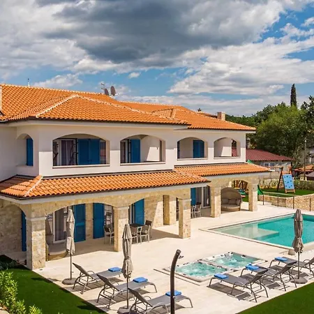 Guest house Luxury Loma *
