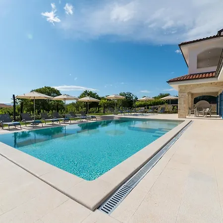 Luxury Loma *