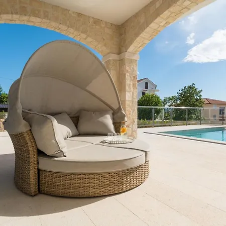 Luxury Loma *