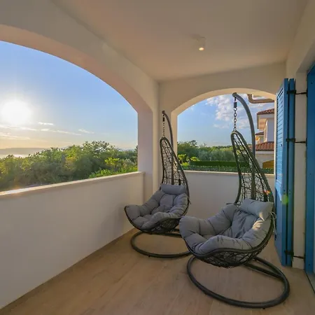 Luxury Loma
