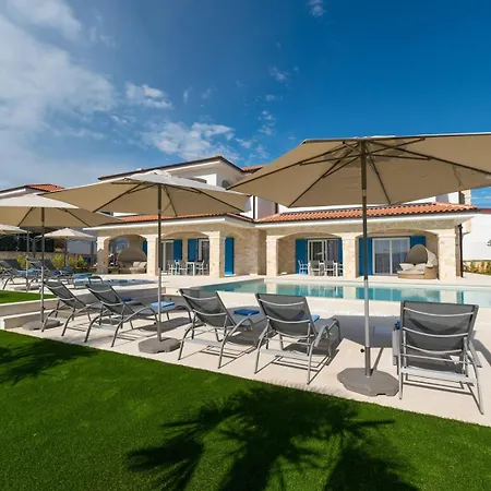Luxury Loma