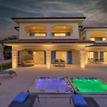 Luxury Loma