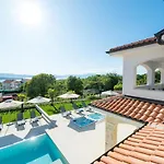 Luxury Loma