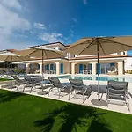 Luxury Loma