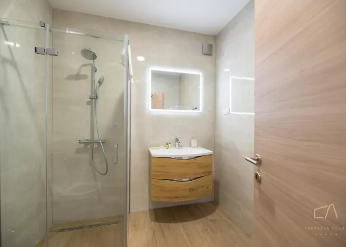 Luxury Loma בית הארחה