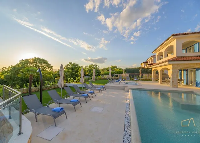 בית הארחה Luxury Loma 4*