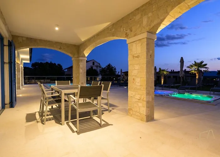 בית הארחה Luxury Loma
