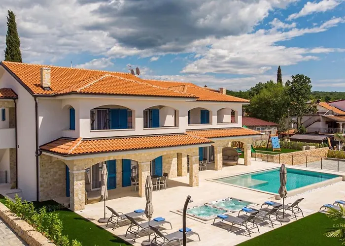 בית הארחה Luxury Loma 4*